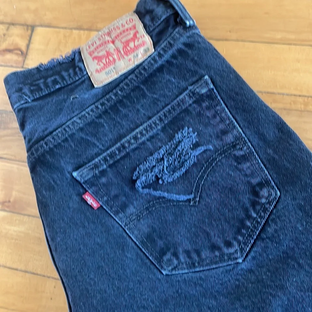 Vintage Levi’s 501 jean shorts - Picture 3 of 3